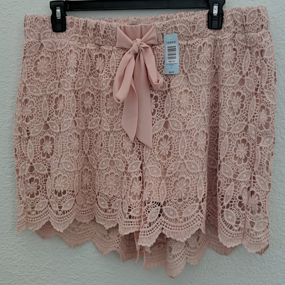 Crochet pull on shorts